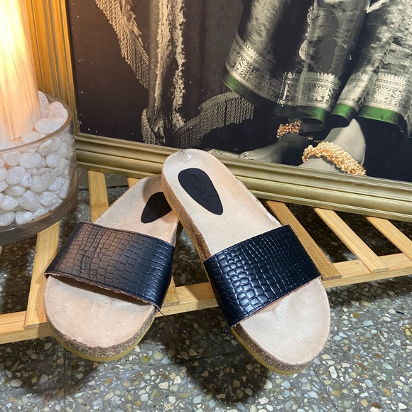 Fat Face Footbed Sandals. Size- 10 1/2 Inch